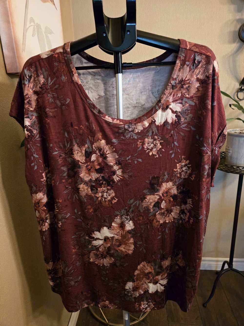 24/7 By Maurices  Floral Scoop Neck Plus Short Sleeve Top